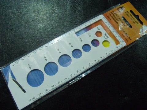PONY - KNITTING GAUGE WITH YARN CUTTER. Metric . 11 - 25mm.
